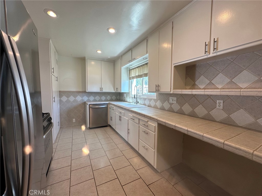 125 Nieto Avenue Property Photo 8