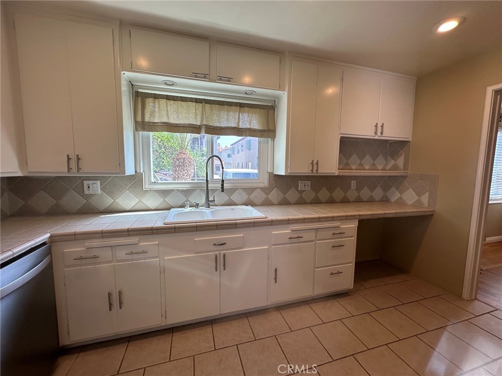 125 Nieto Avenue Property Photo 9