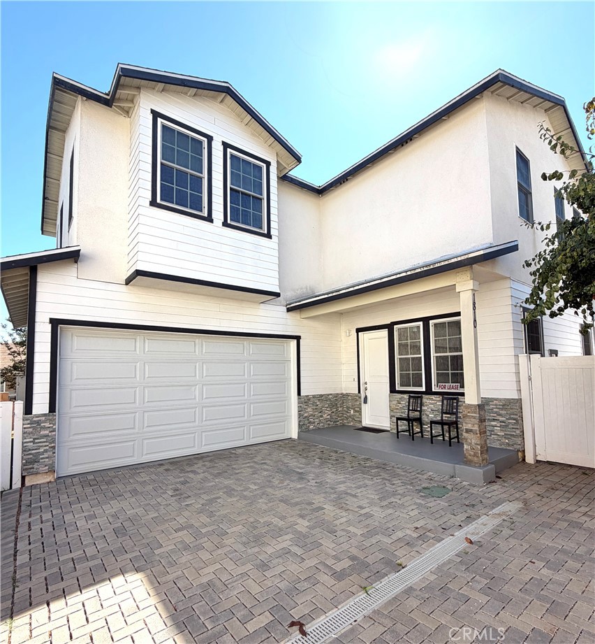 1810 Pomona Property Photo 1
