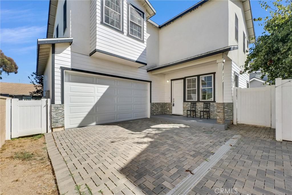 1810 Pomona Property Photo 2