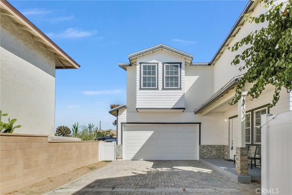 1810 Pomona Property Photo 4