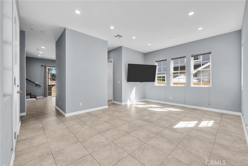 1810 Pomona Property Photo 7
