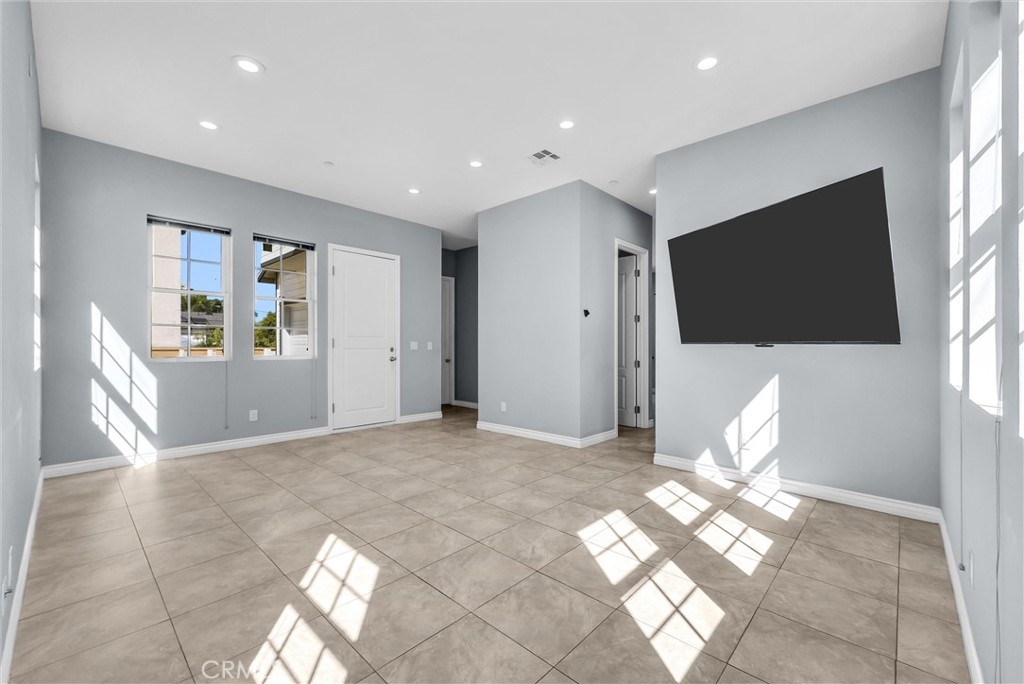 1810 Pomona Property Photo 8