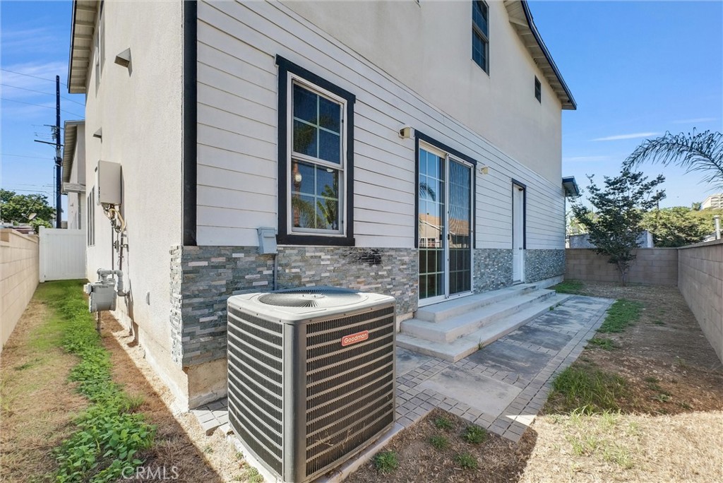 1810 Pomona Property Photo 30