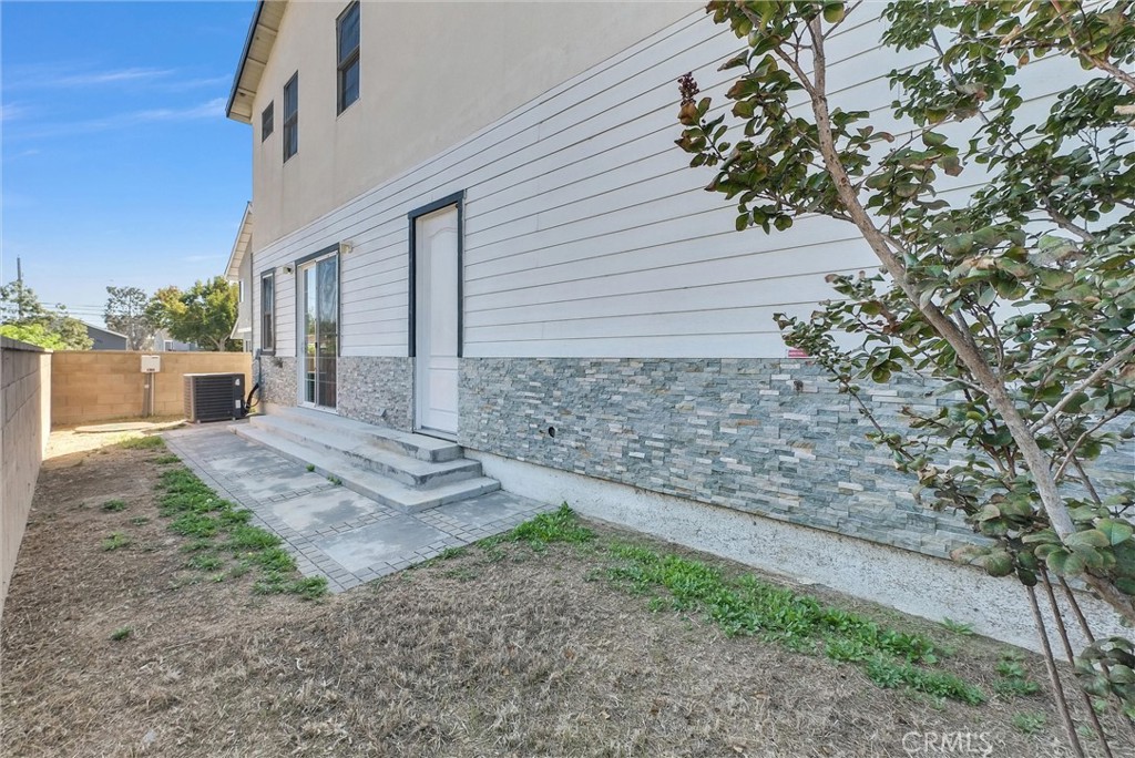 1810 Pomona Property Photo 31