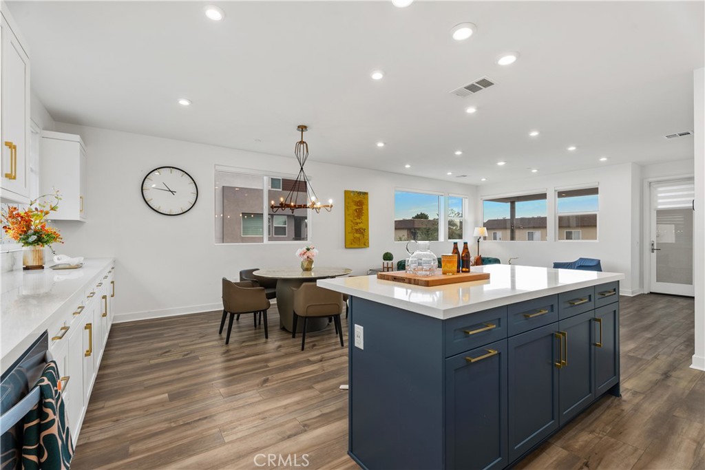651 S Lyon Street Property Photo 10