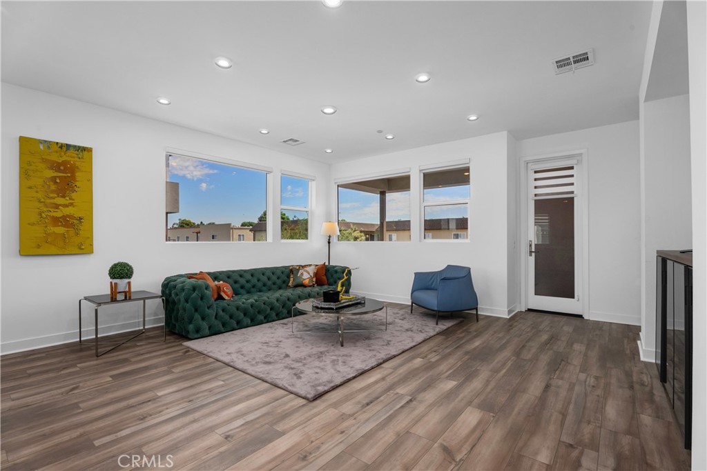 651 S Lyon Street Property Photo 15