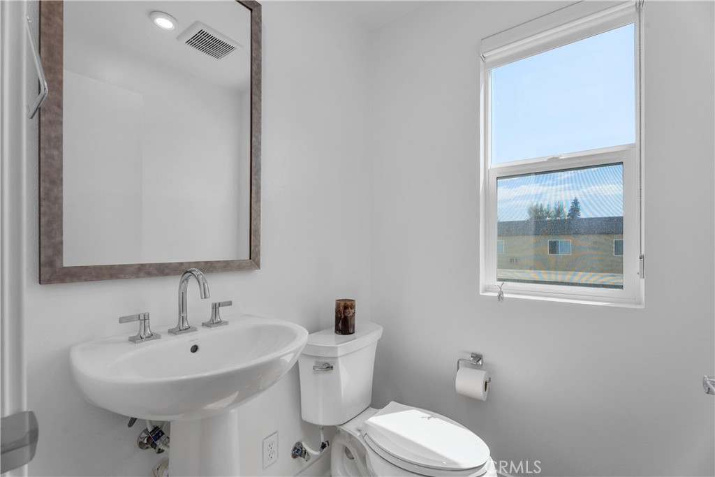 651 S Lyon Street Property Photo 17