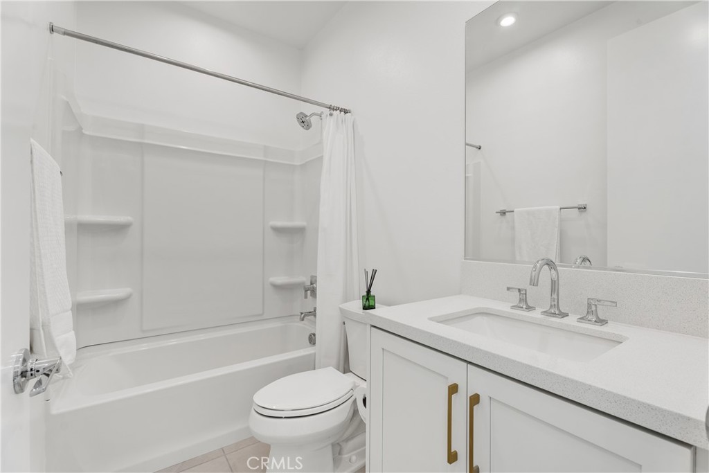 651 S Lyon Street Property Photo 22