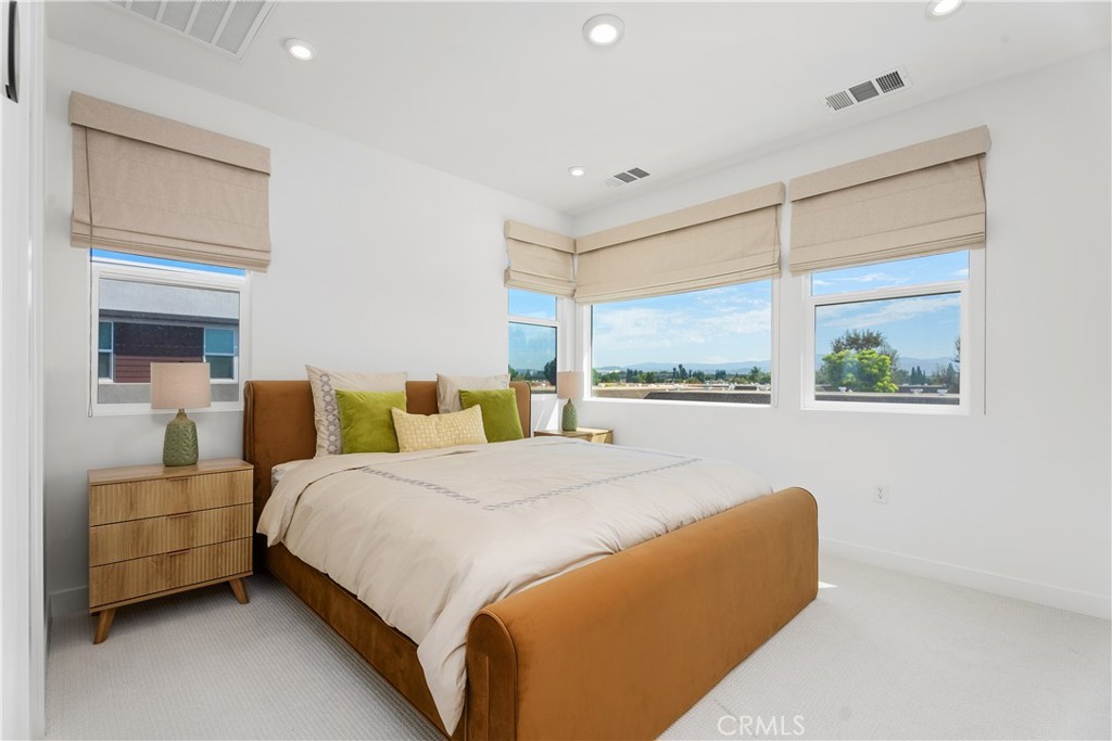 651 S Lyon Street Property Photo 23
