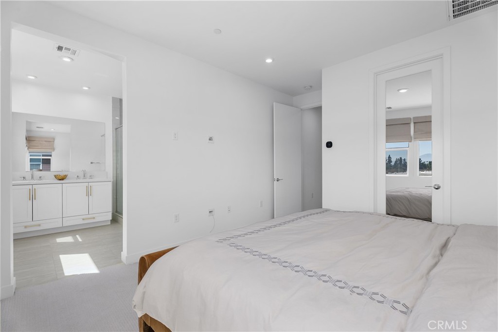 651 S Lyon Street Property Photo 24