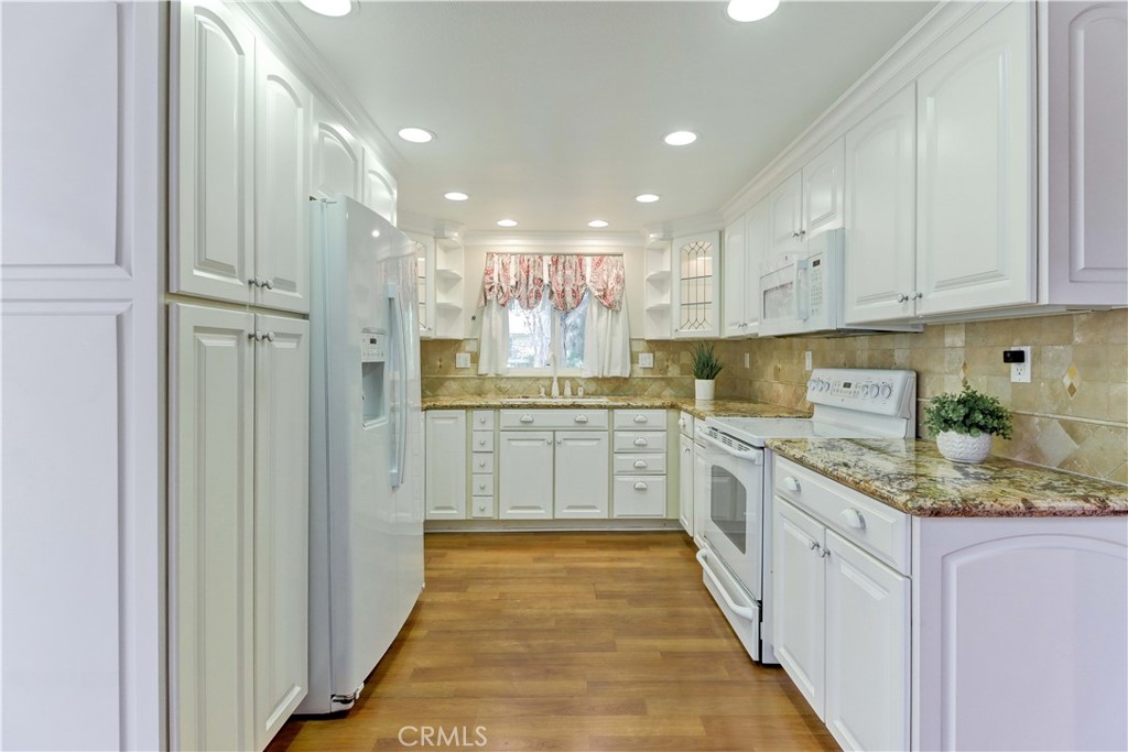 66 Calle Aragon G Property Photo 12