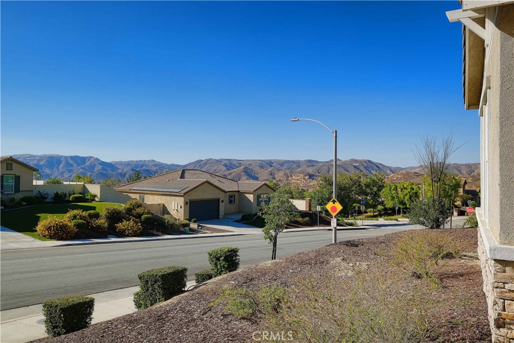 4096 Elderberry Property Photo 6