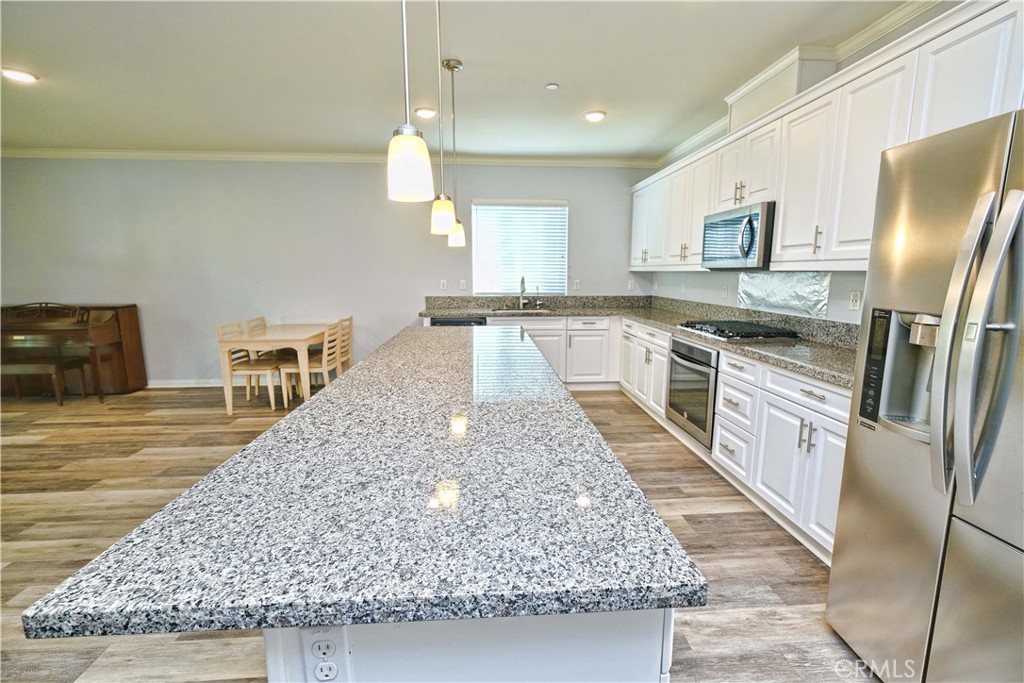4096 Elderberry Property Photo 8
