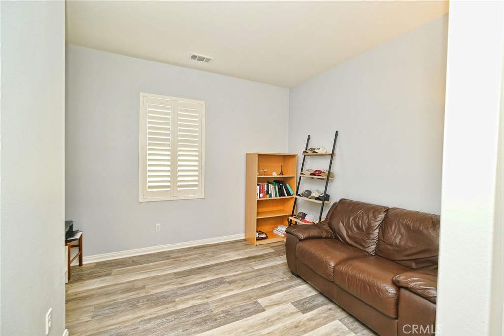 4096 Elderberry Property Photo 26