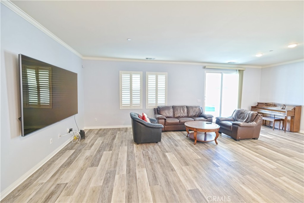 4096 Elderberry Property Photo 27