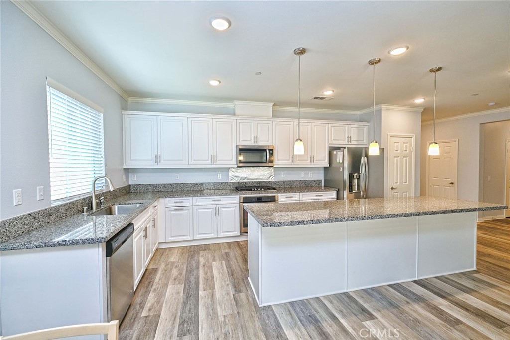 4096 Elderberry Property Photo 31