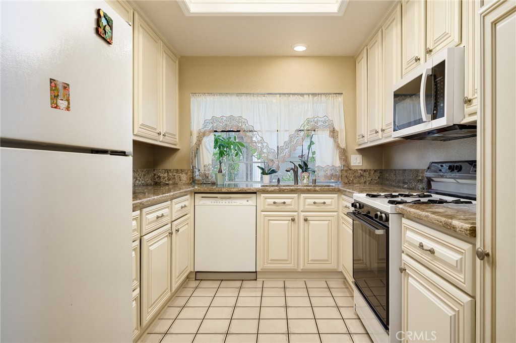 13576 Eucalyptus Street Property Photo 3