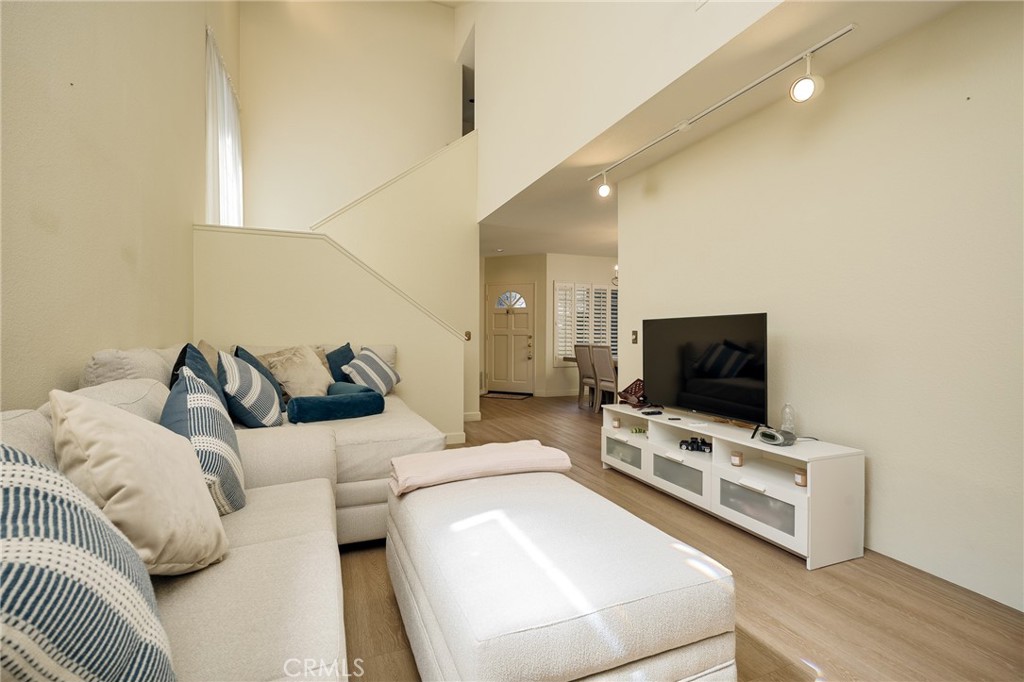 13576 Eucalyptus Street Property Photo 8