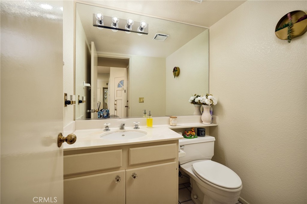 13576 Eucalyptus Street Property Photo 9