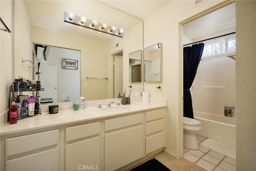 13576 Eucalyptus Street Property Photo 13