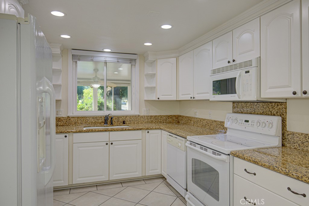 2 Via Castilla E Property Photo 8
