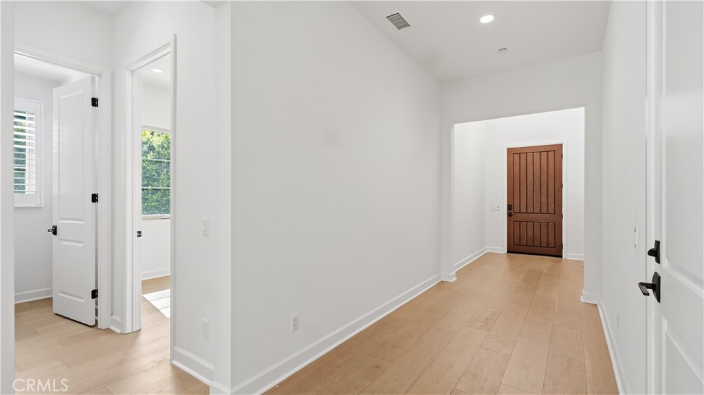 242 Sutters Property Photo 5