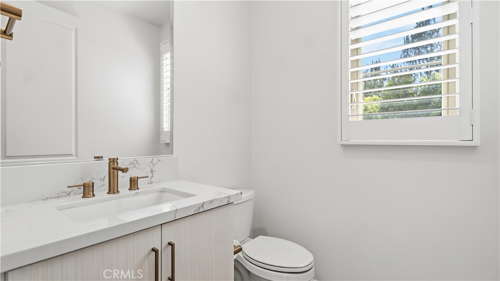 242 Sutters Property Photo 7