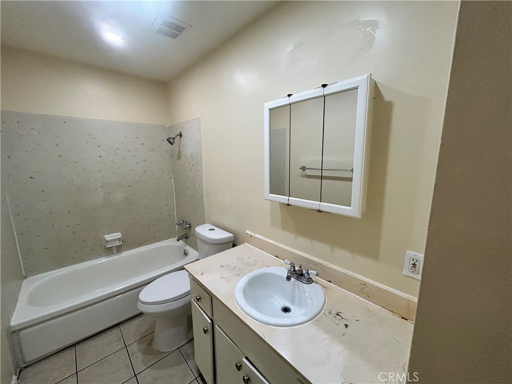 737 E 5th 12 Property Photo 13