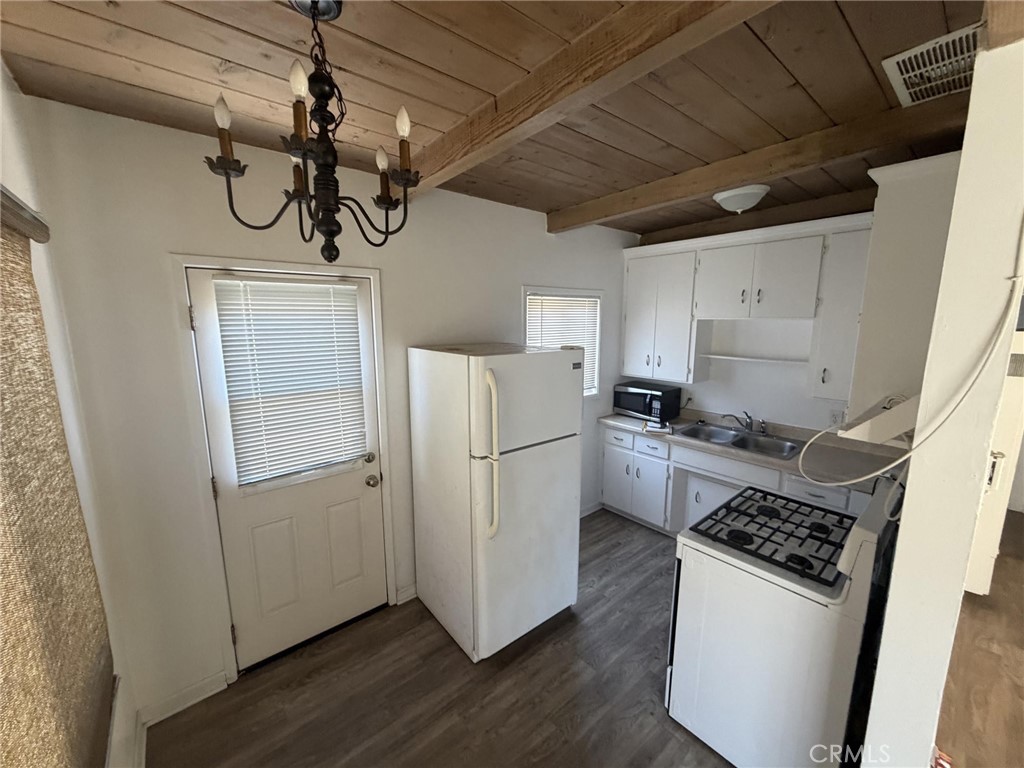 1546 Muir Property Photo 10