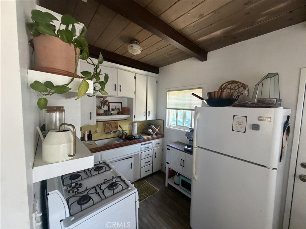 1546 Muir Property Photo 18