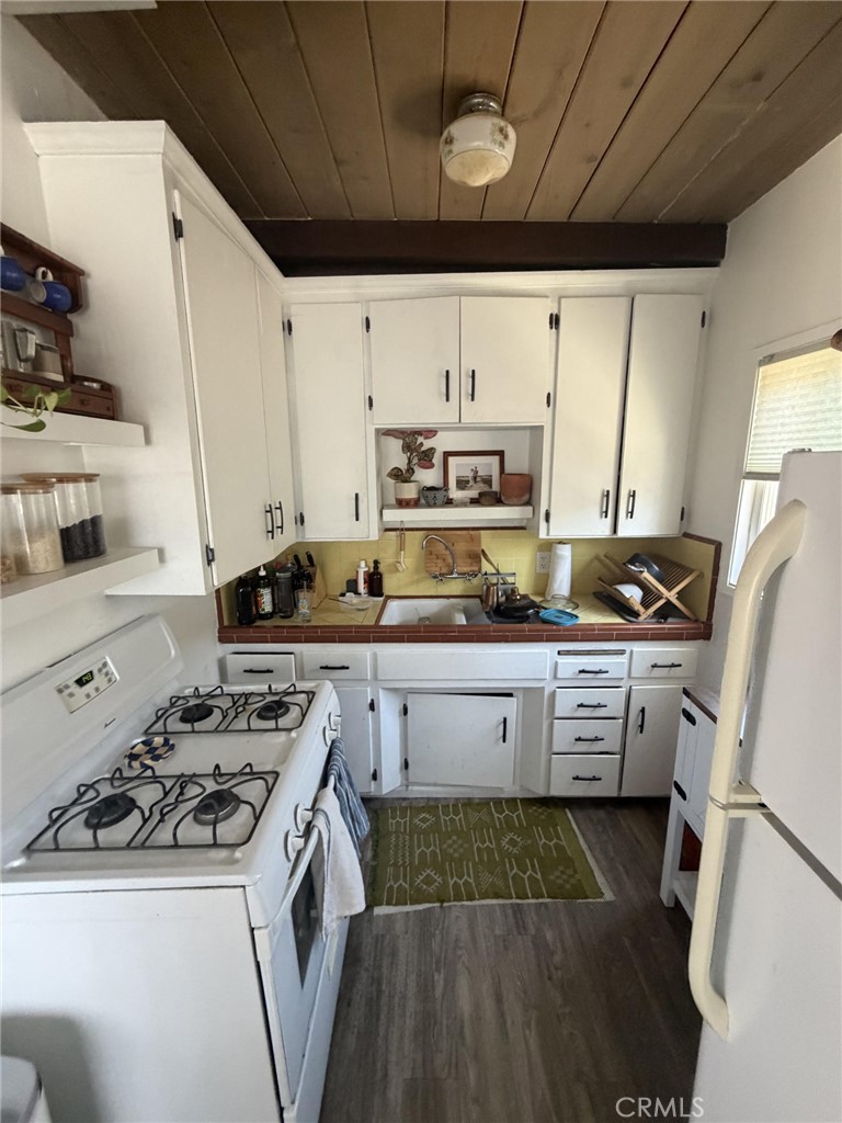 1546 Muir Property Photo 22