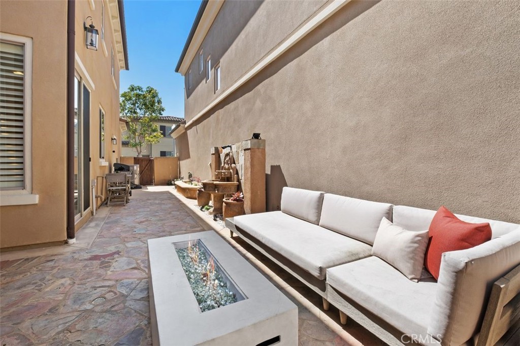 182 Rhapsody Property Photo 4