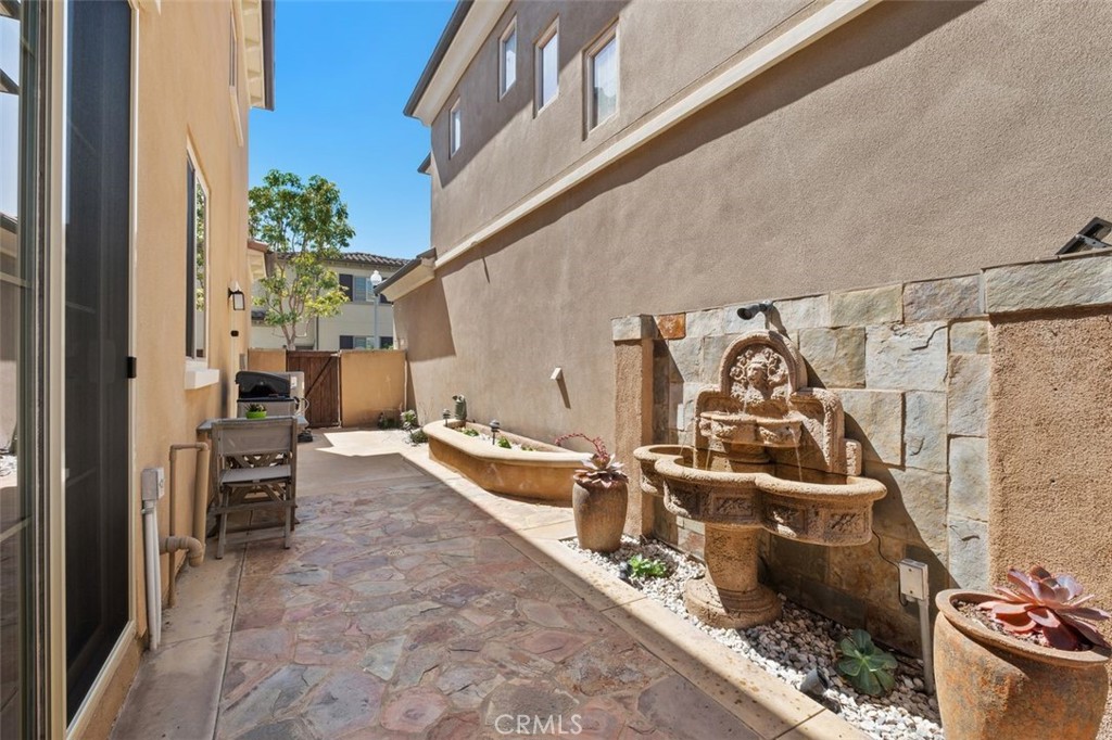 182 Rhapsody Property Photo 6