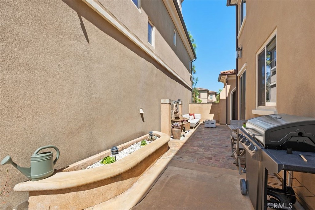 182 Rhapsody Property Photo 8