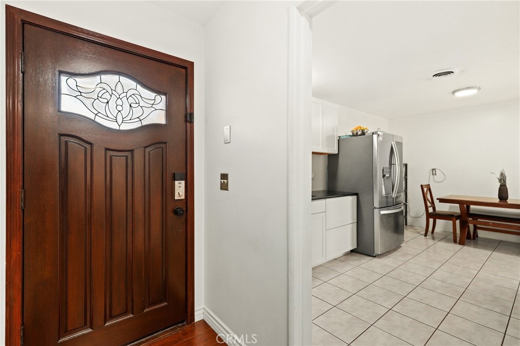 737 N Rose Street Property Photo 2