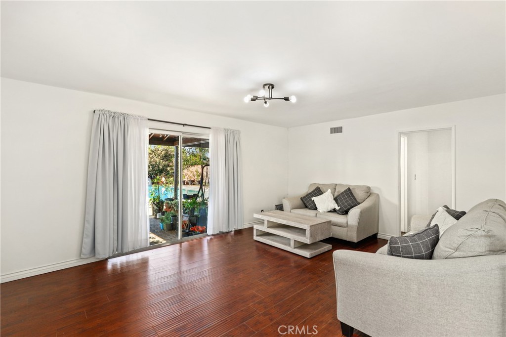 737 N Rose Street Property Photo 3