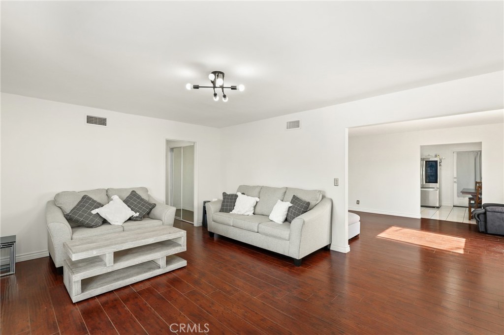 737 N Rose Street Property Photo 4