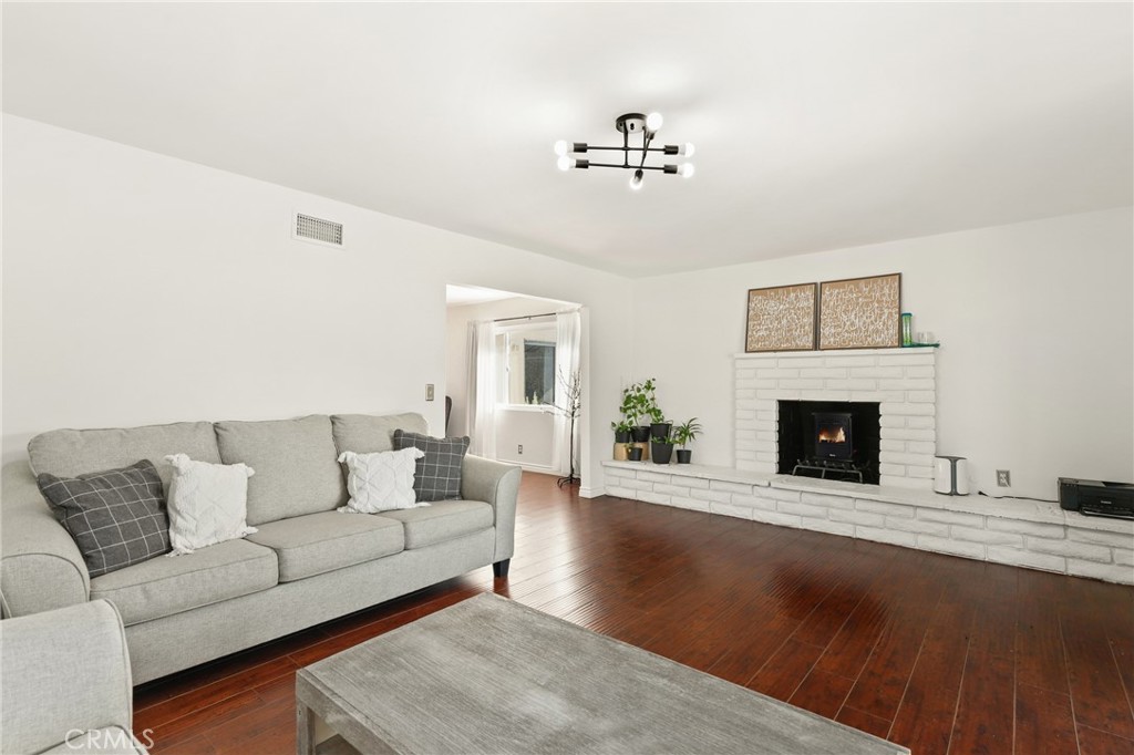 737 N Rose Street Property Photo 5