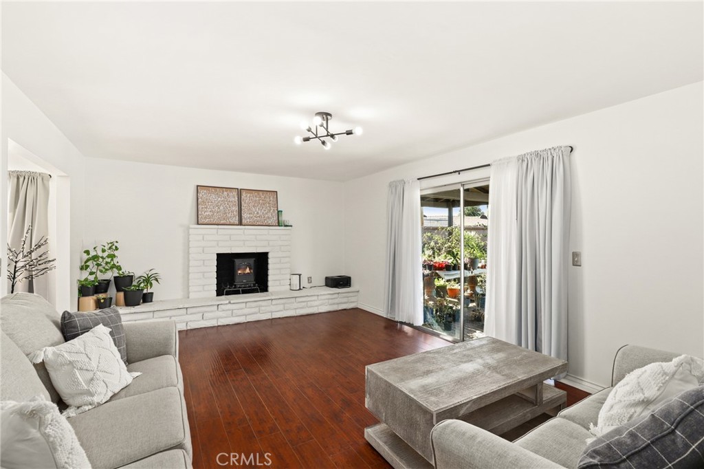 737 N Rose Street Property Photo 6