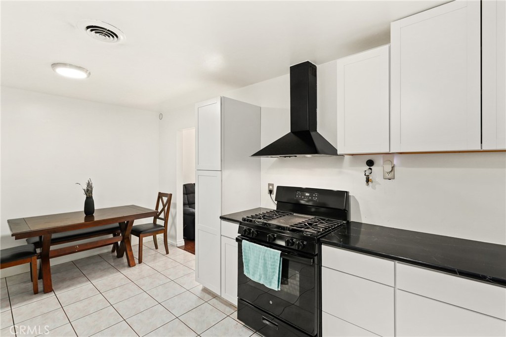 737 N Rose Street Property Photo 12