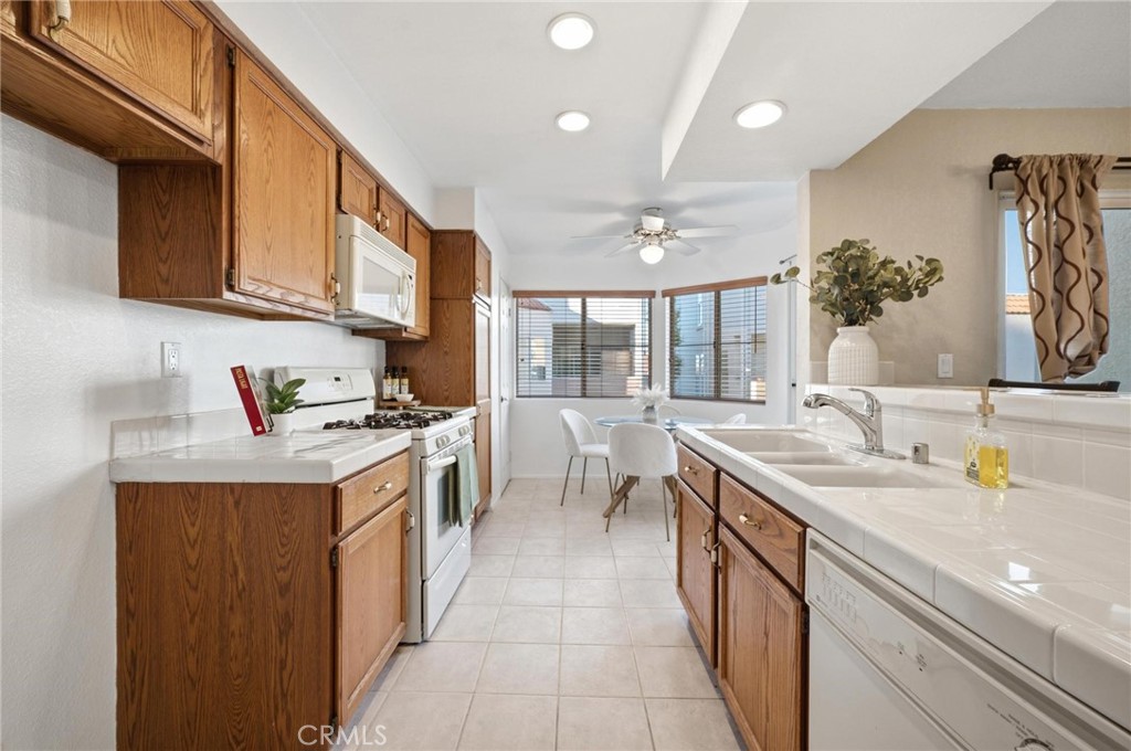 5455 Sylmar 1402 Property Photo 4