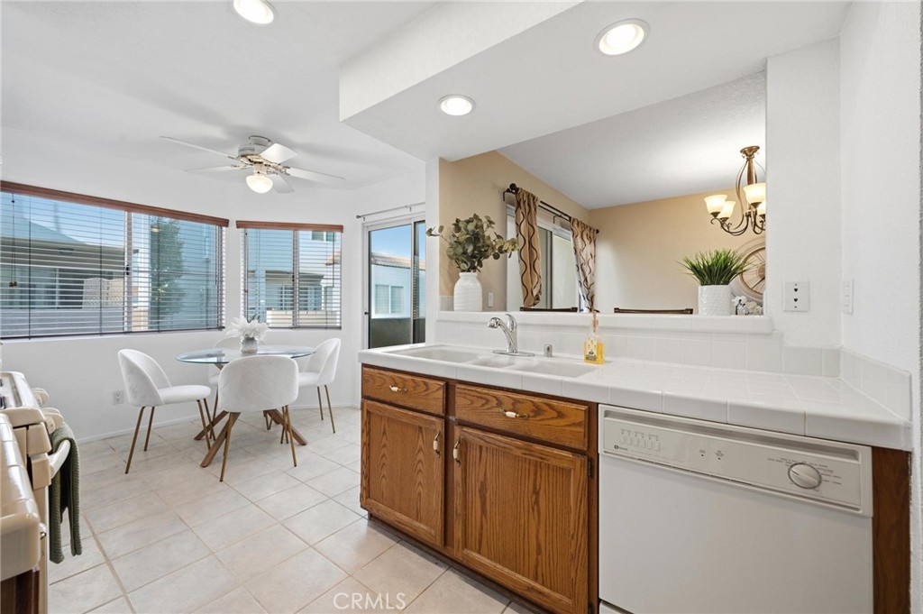 5455 Sylmar 1402 Property Photo 5