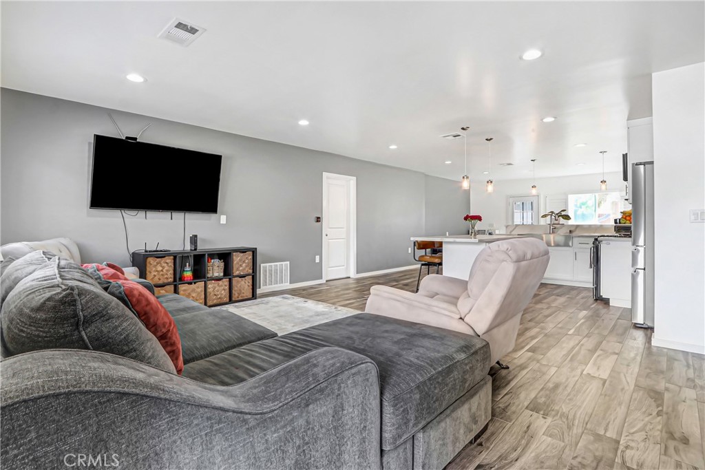 128 E Penn Property Photo 4