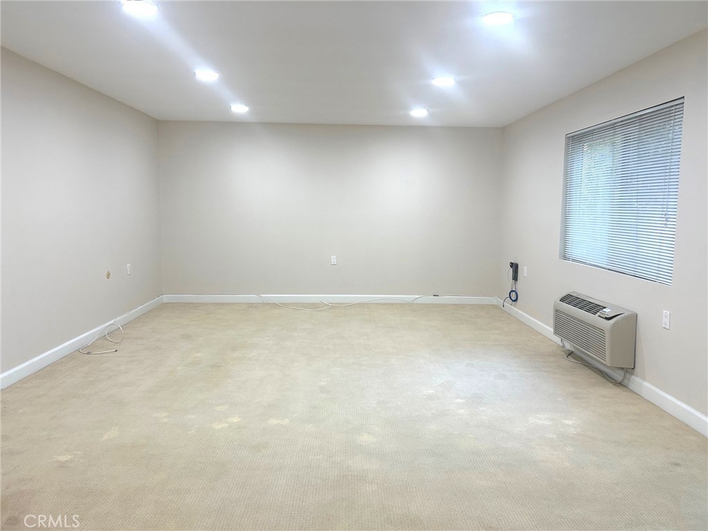 2405 Via Mariposa W 2e Property Photo 4