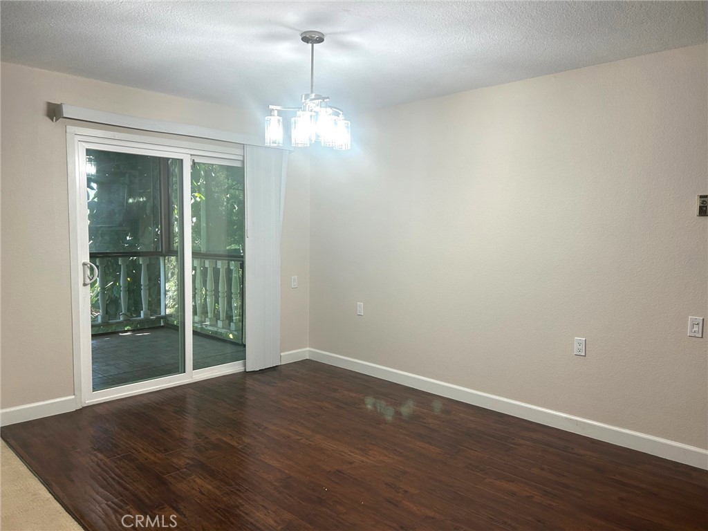 2405 Via Mariposa W 2e Property Photo 5