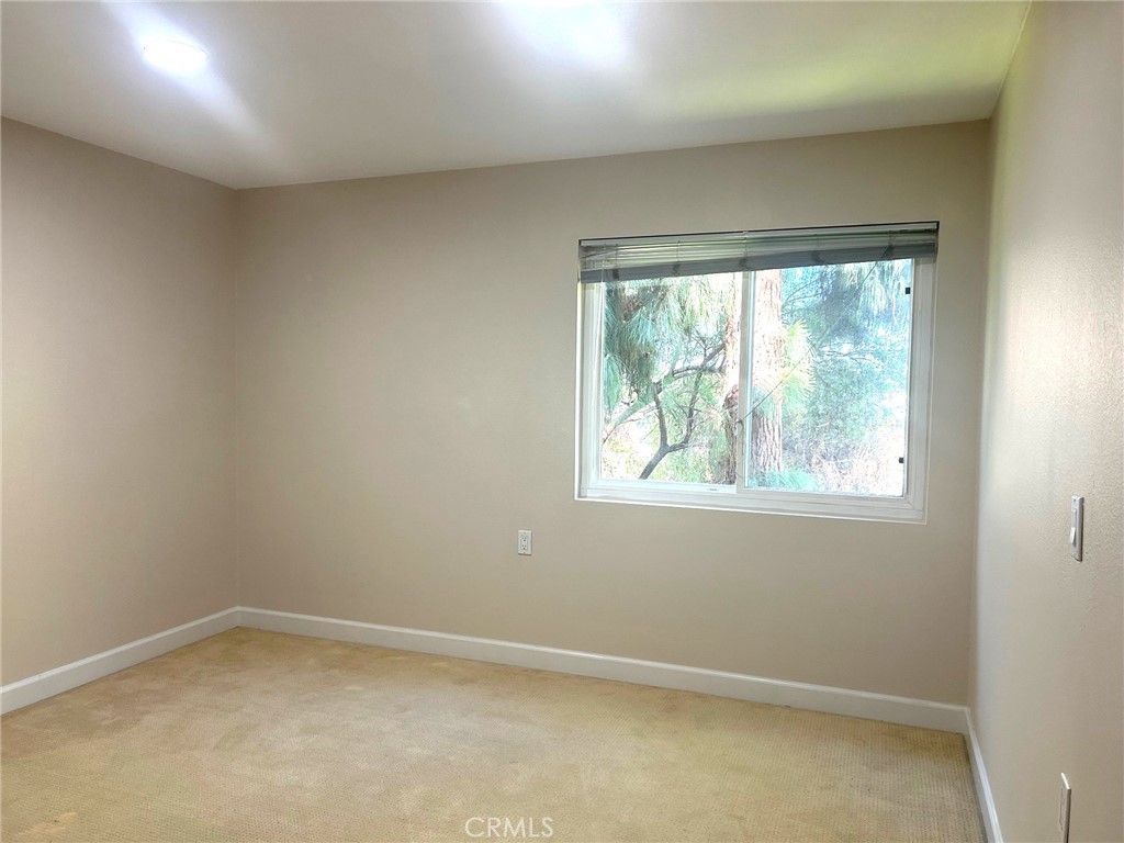 2405 Via Mariposa W 2e Property Photo 7