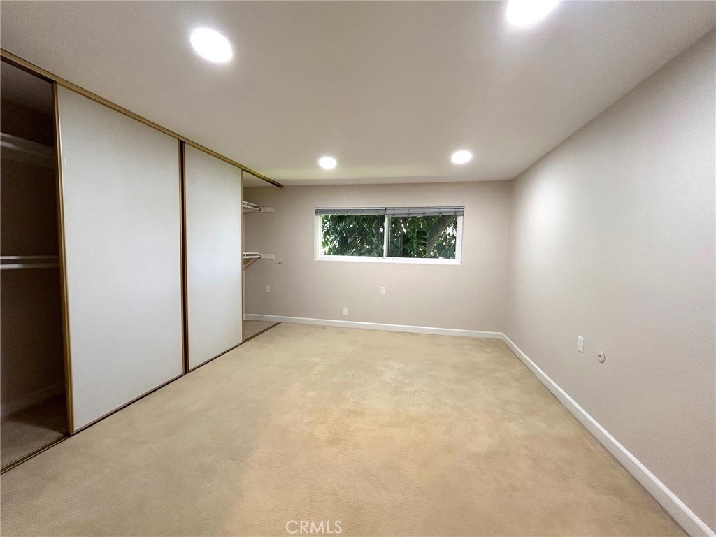 2405 Via Mariposa W 2e Property Photo 8