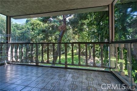 2405 Via Mariposa W 2e Property Photo 12