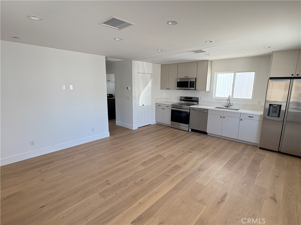 1106 Victoria D Property Photo 3